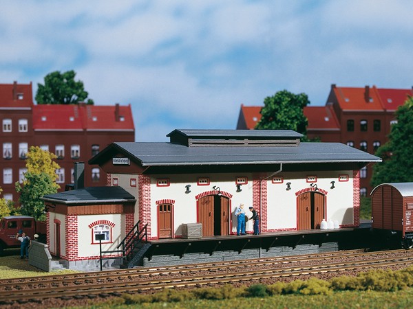 Auhagen 11399 H0-Modellbausatz, &quot;Güterschuppen / Lagerhalle&quot;