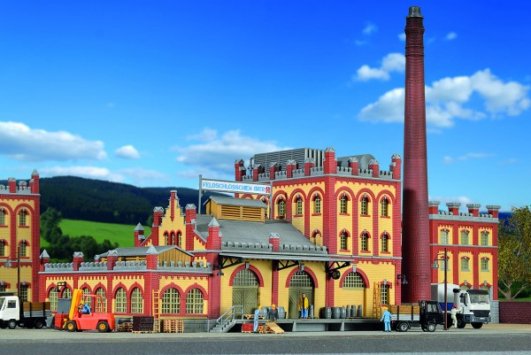 Kibri 39826 H0-Modellbausatz, Kühlhaus und Anlieferung Brauerei Feldschlösschen